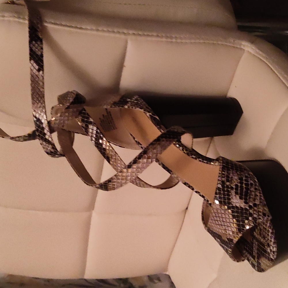 Shoe dazzle snake print platform strappy shoes 8.5